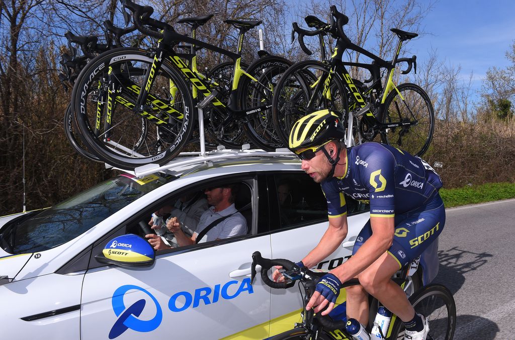 Roger Kluge at the team car before pulling out of the race
