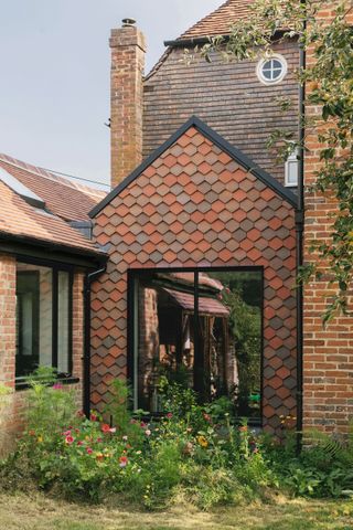 contemporary extension using hexagonal tile hanging