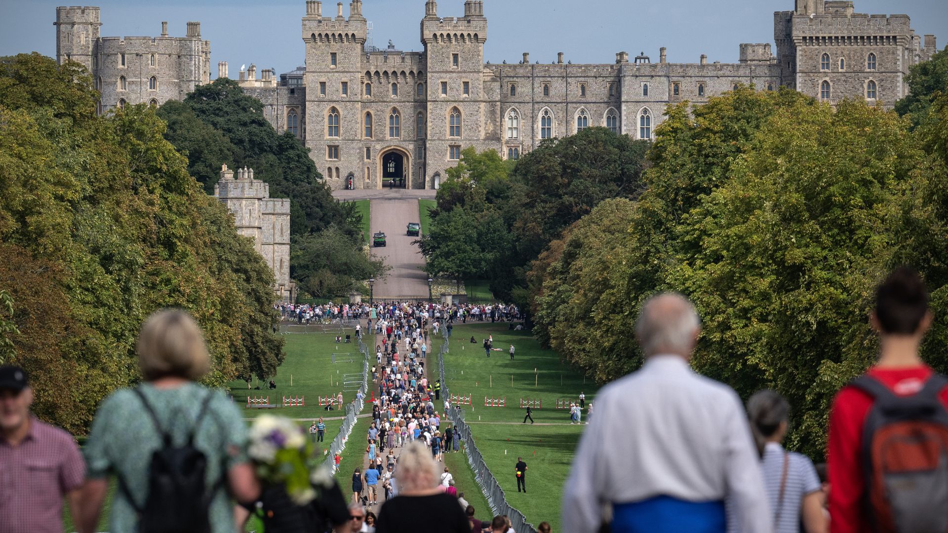 Tourists lining up to walk towards Windsor Castle