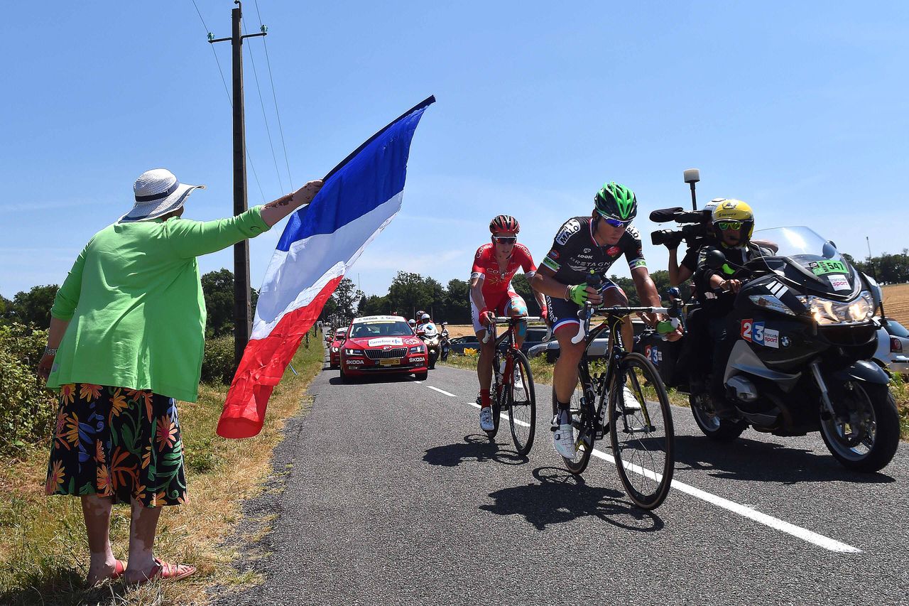 Pierrick Fedrigo (Bretagne-Seche Environnement) leads Kenneth Van Bilsen (Cofidis)