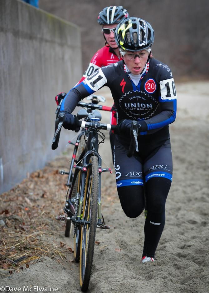 Arley Kemmerer (C3-Twenty 20 Cycling) leading Emma White on the long beach run