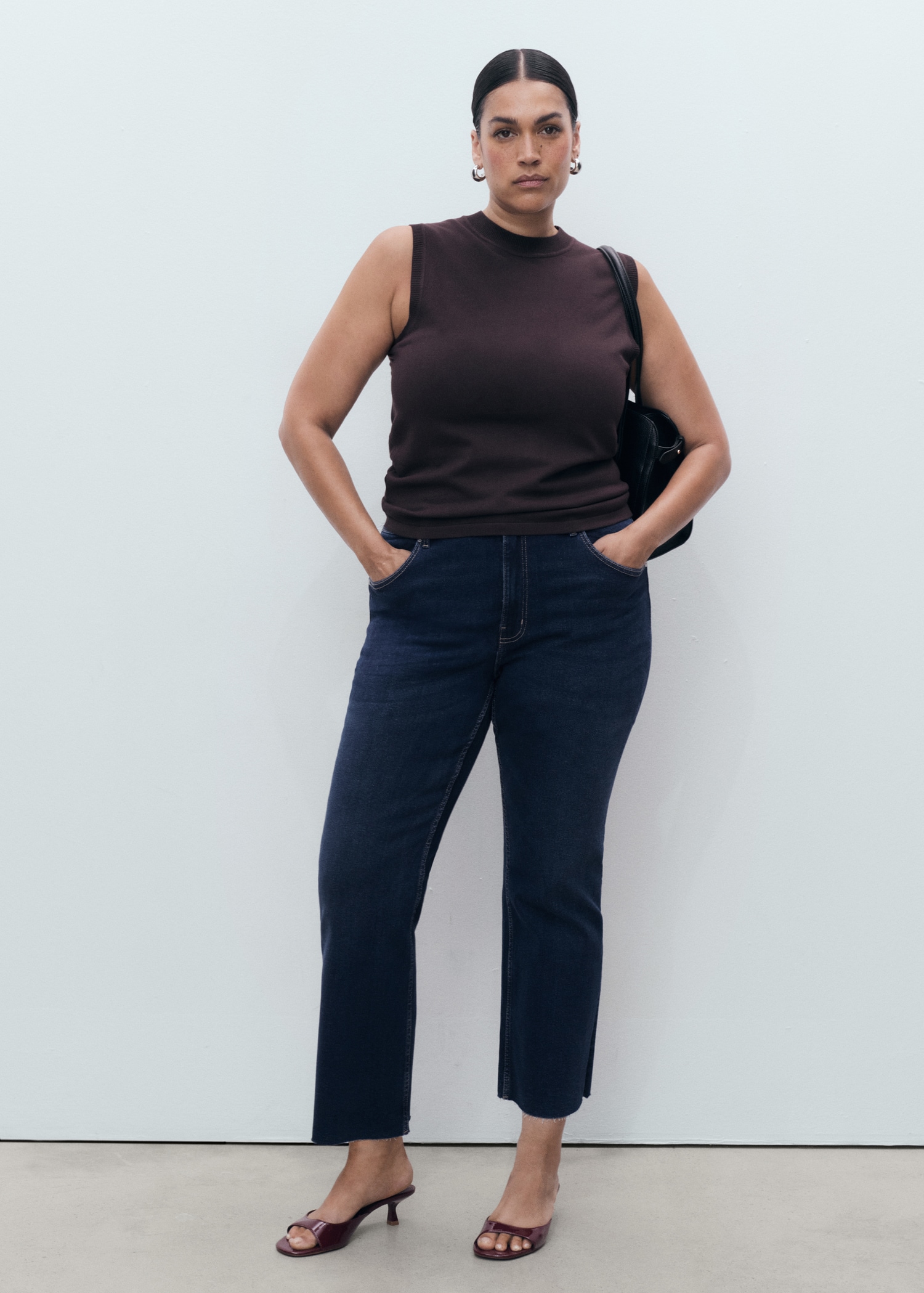 Sienna Flared Cropped Jeans - Women | Mango United Kingdom