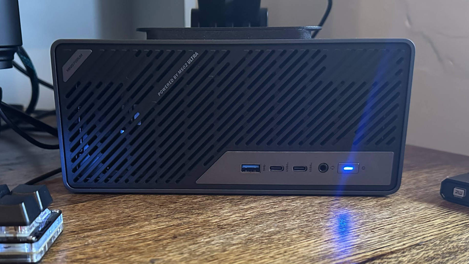 Minisforum MS-02 Ultra mini workstation hands-on testing