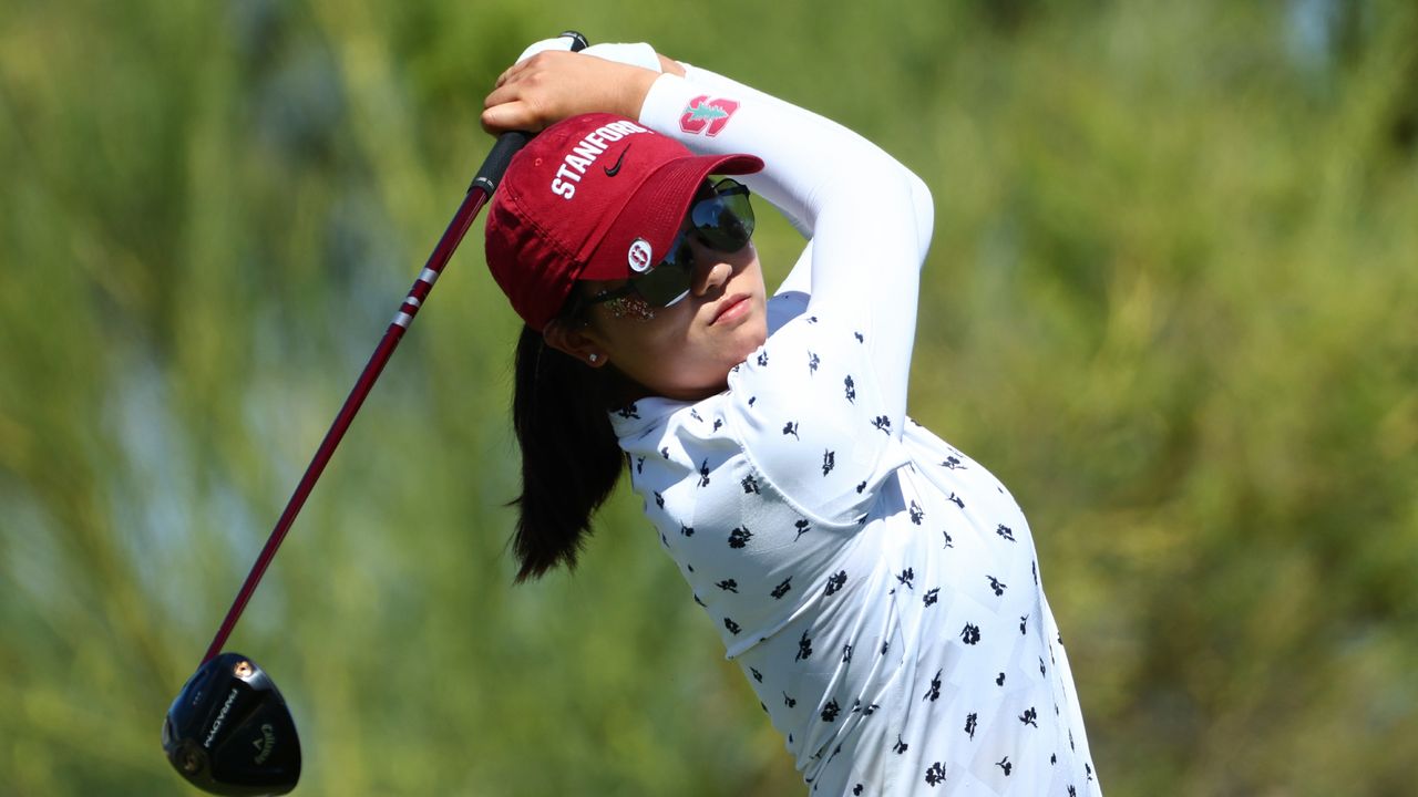 Rose Zhang takes a shot at the NCAA Division I Championship