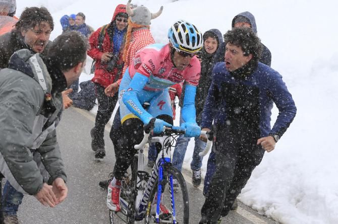 Vincenzo Nibali (Astana) on the attack