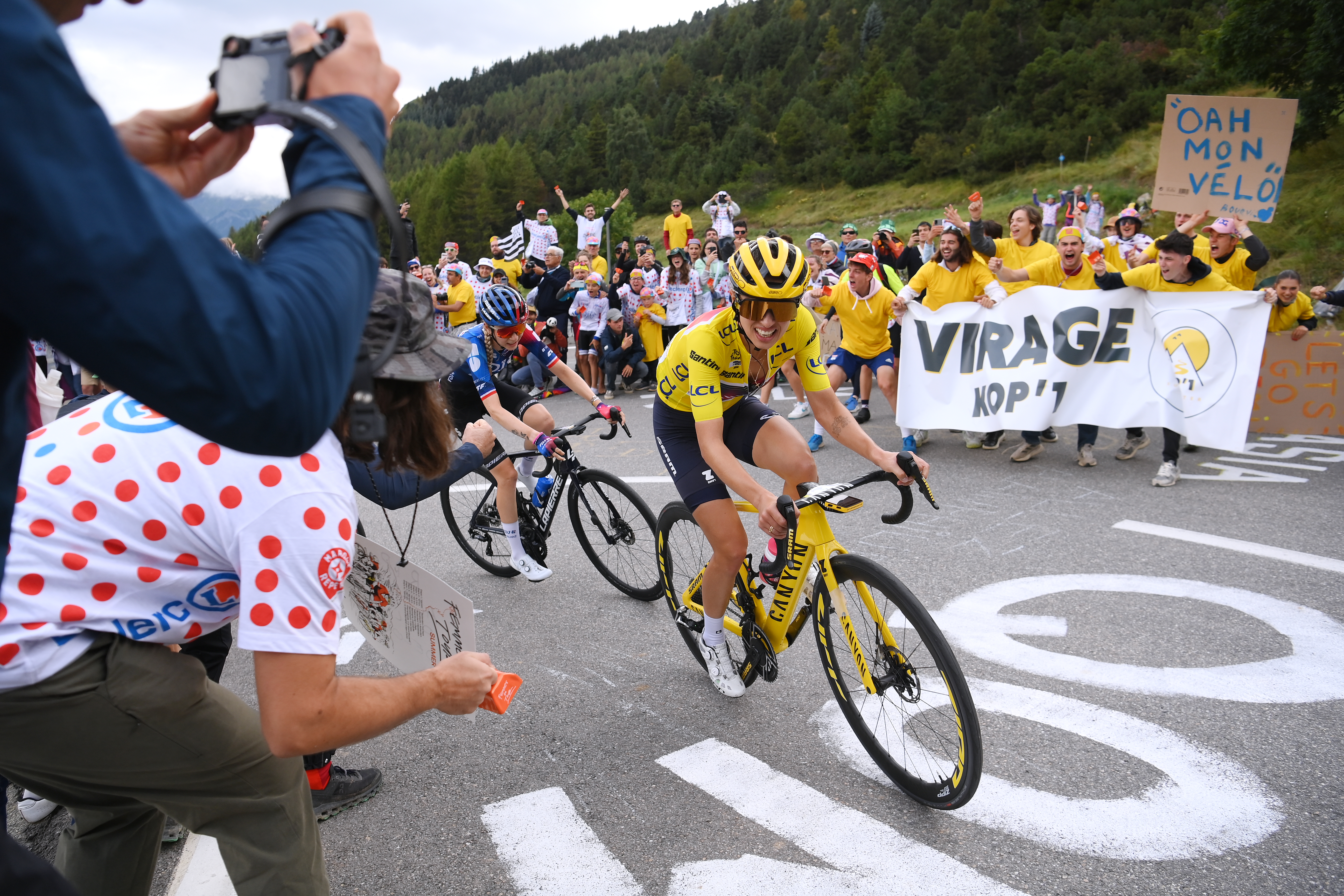 ALPE D&amp;amp;apos;HUEZ, FRANCE - AUGUST 18: (L-R) Evita Muzic of France and Team FDJ - SUEZ and Katarzyna Niewiadoma of Poland and Team Canyon//SRAM Racing - Yellow Leader Jersey compete in the chase group during the 3rd Tour de France Femmes 2024, Stage 8 a 149.9km stage from Le Grand-Bornand to Alpe d&amp;amp;apos;Huez 1828m / #UCIWWT / on August 18, 2024 in Alpe d&amp;amp;apos;Huez, France. (Photo by Alex Broadway/Getty Images)