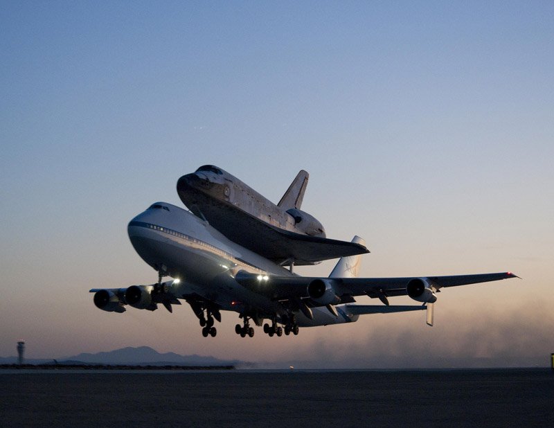 Shuttle Discovery Begins Ferry Flight to Florida