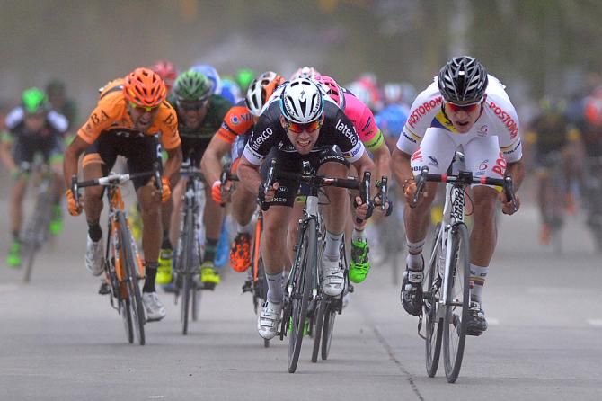 Fernando Gaviria (Colombia) goes head to head with Mark Cavendish (Etixx-Quickstep) in stage 1 of the Tour de San Luis