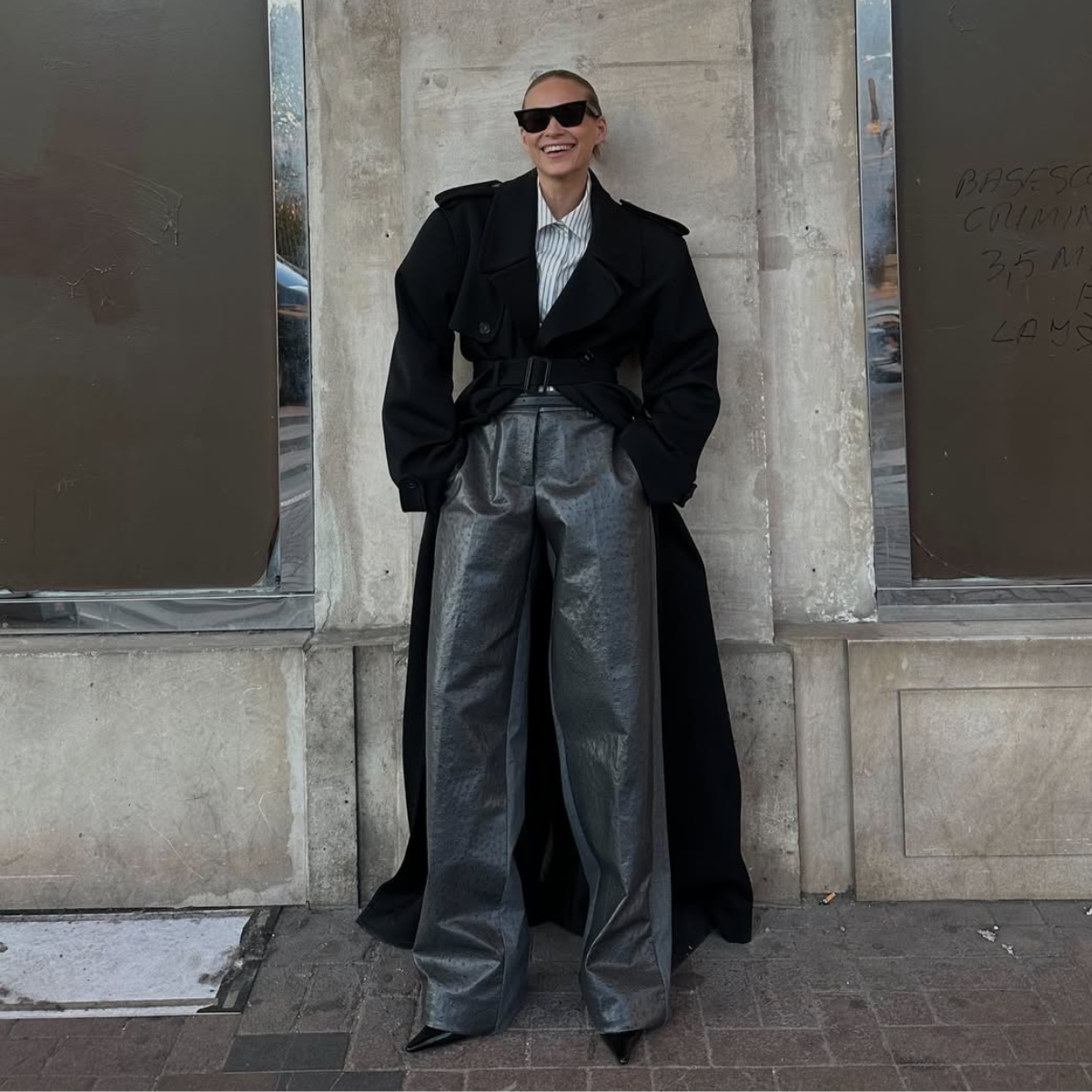 @tineandreaa wears grey jeans black coat