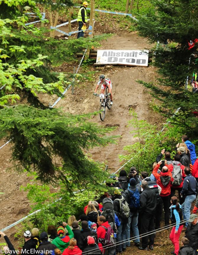 Eva Lechner (Team Colnago Suditrol) with the race lead at the big drop
