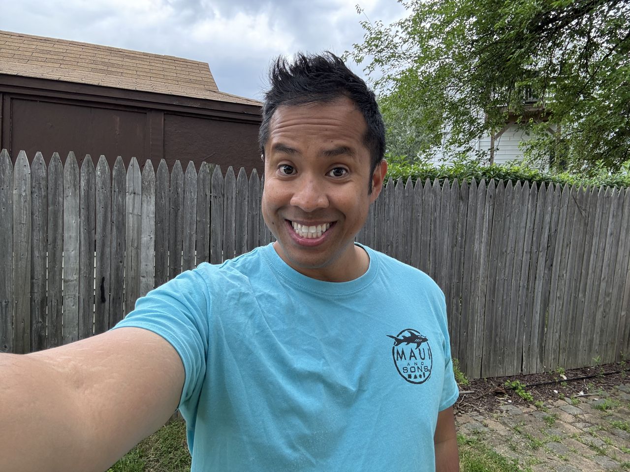 Apple iPhone 15 Pro selfie sample.