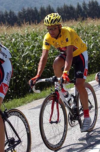 Oscar Pereiro (Caisse d'Epargne) in yellow during the early part of the stage