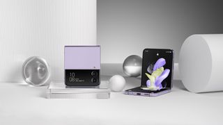Official lifestyle photos of the Samsung Galaxy Z Flip 4