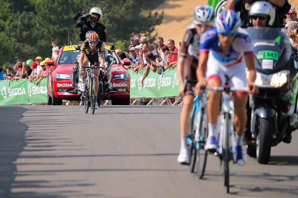 Cummings is about to catch Pinot and Bardet.