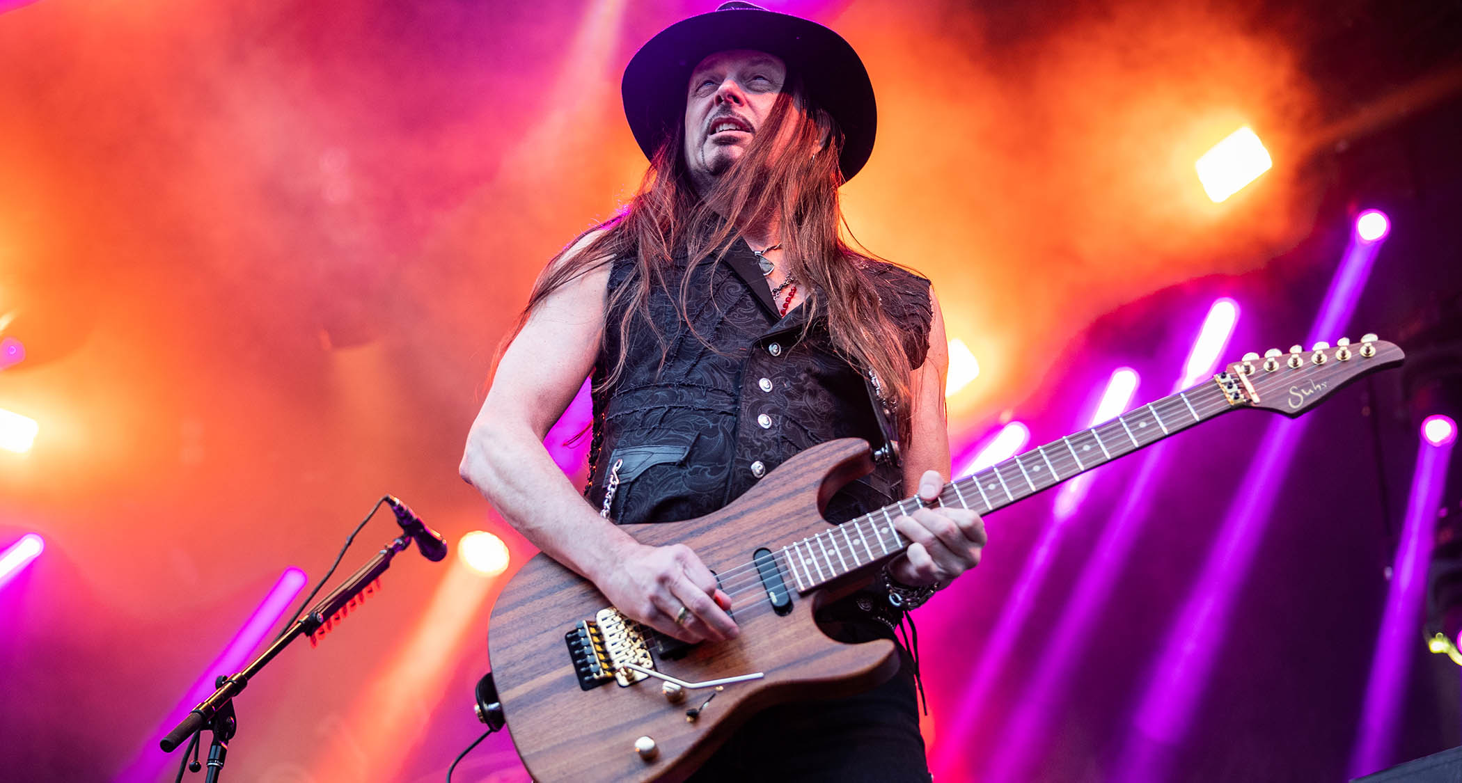Reb Beach takes a solo on his Suhr S-style