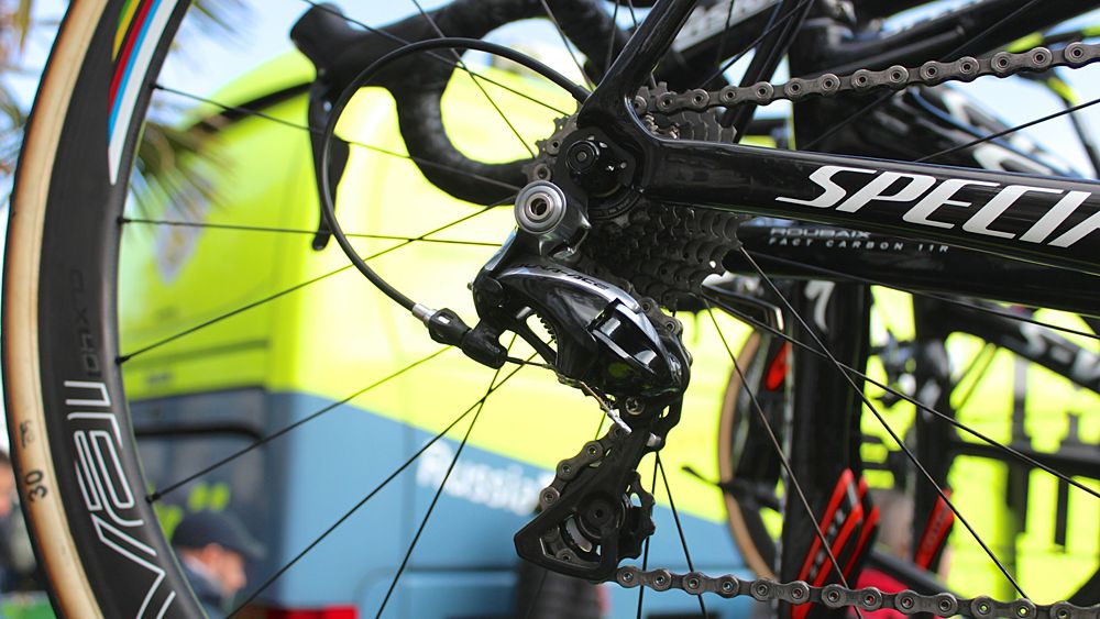 Sagan's Roubaix had mechanical Dura-Ace, while his first-100km Tarmac had Di2
