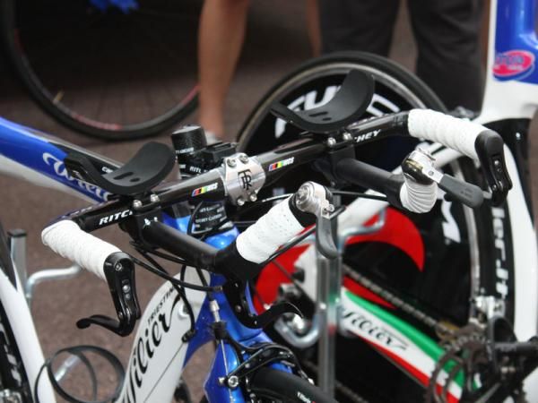 The Ritchey bar on this Lampre team-issue Wilier has its extensions mounted below the base bar - no chance of this rider dropping their elbows and adopting a pseudo-praying mantis position here.