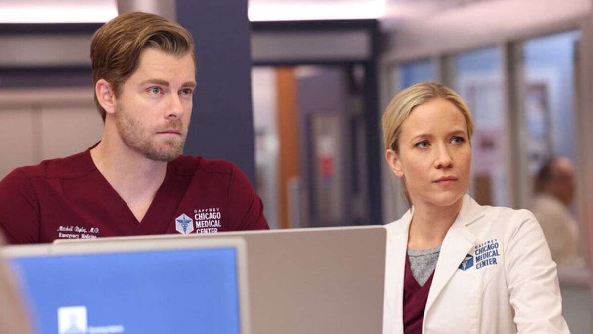 Luke Mitchell as Mitch Ripley and Jessy Schram as Hannah Asher in Chicago Med&#039;s Season 9 finale