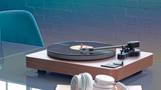 Lenco LBTA-165 turntable on desk with headphones