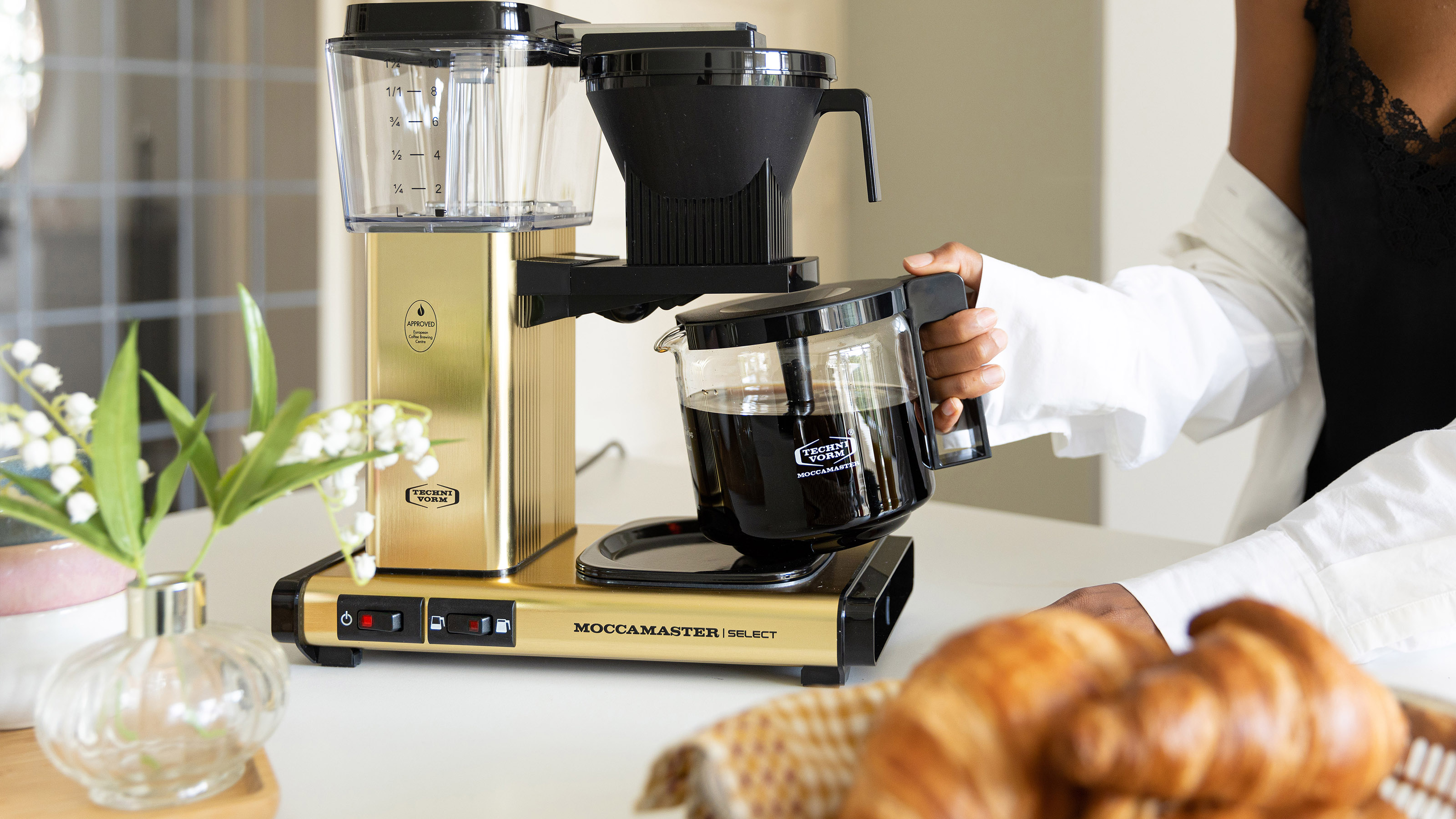 Automatic Coffee Machine: Moccamaster KBGV Select Coffee Maker