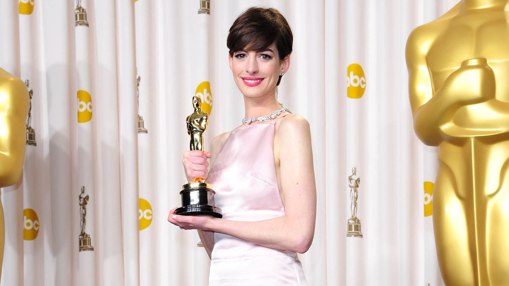 Anne Hathaway Was Miserable When She Won Her Oscar: “I Tried to Preten |  Vanity Fair