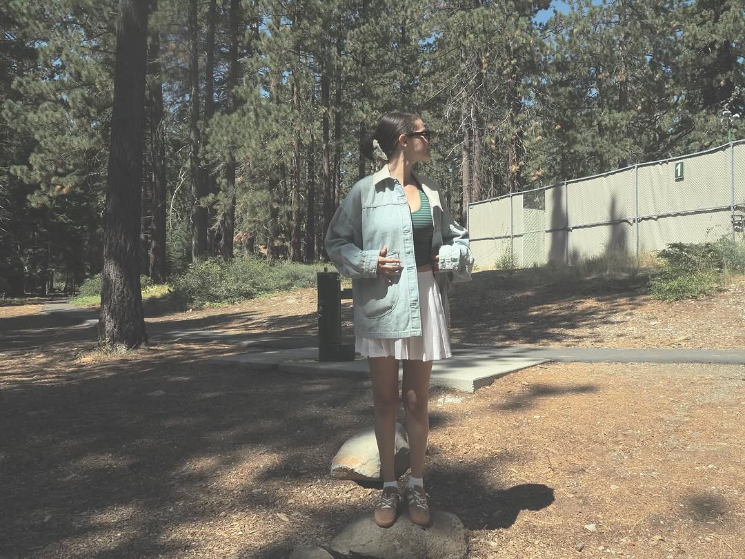 Selena Gomez went on vacation in brown sneakers and a pleated mini skirt