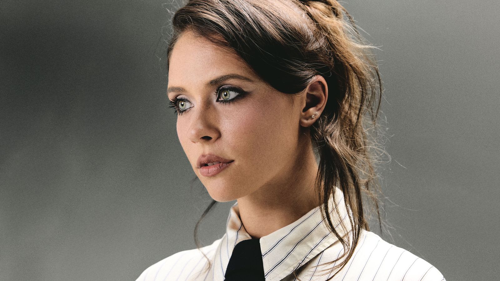 mia-tomlinson-talks-new-role-in-the-conjuring-last-rites-who-what-wear