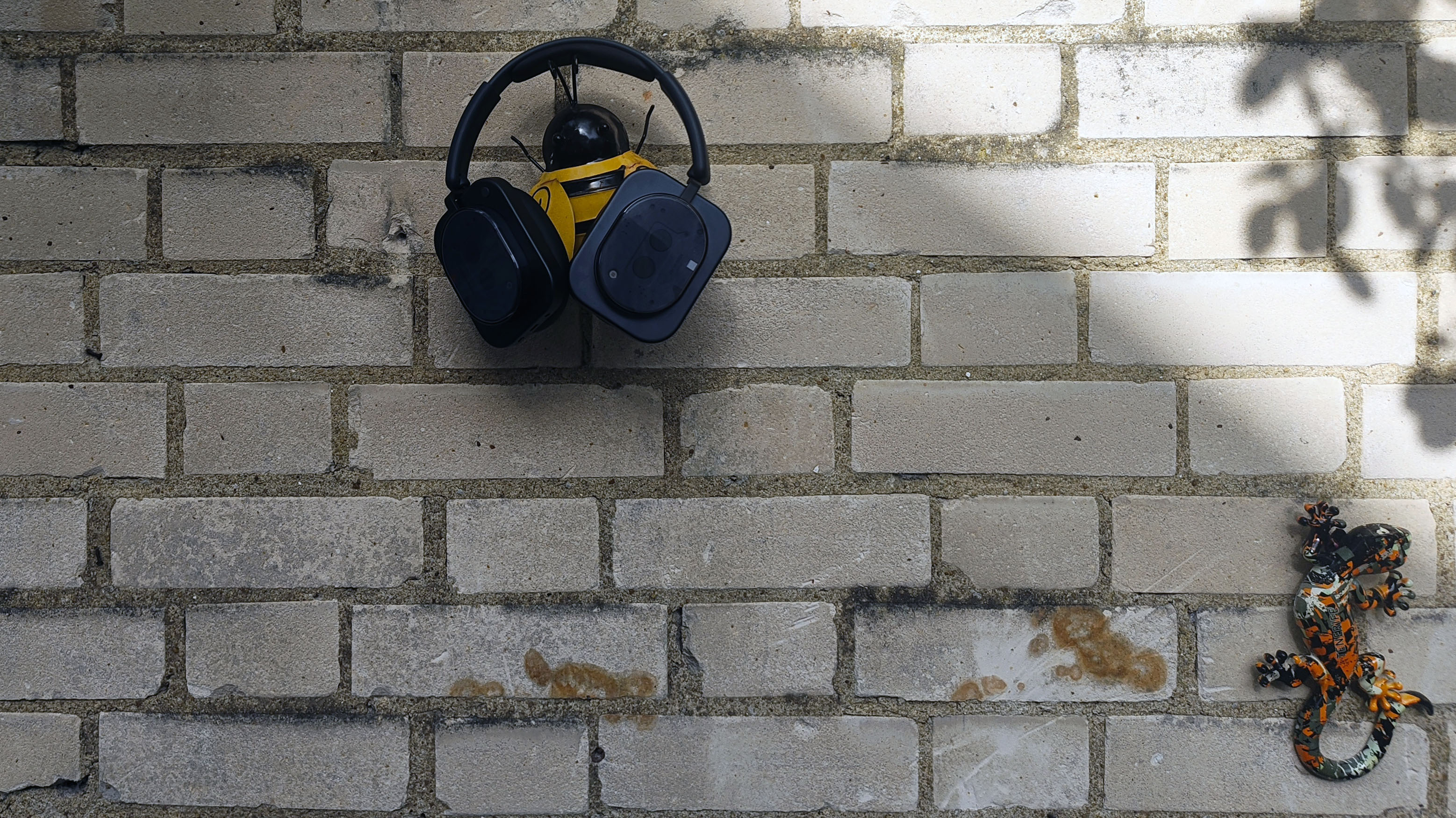 The Nothing (1) Headphones.