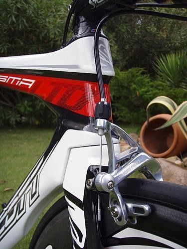 The Plasma head tube is especially narrow and the fork is well integrated with the frame.