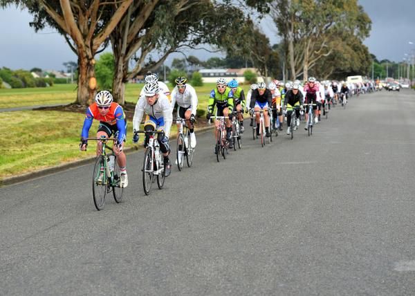 Stage 6 is off to a rapid start with many sprint point on offer early