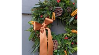 The Danes DIY Christmas wreath with ribbon