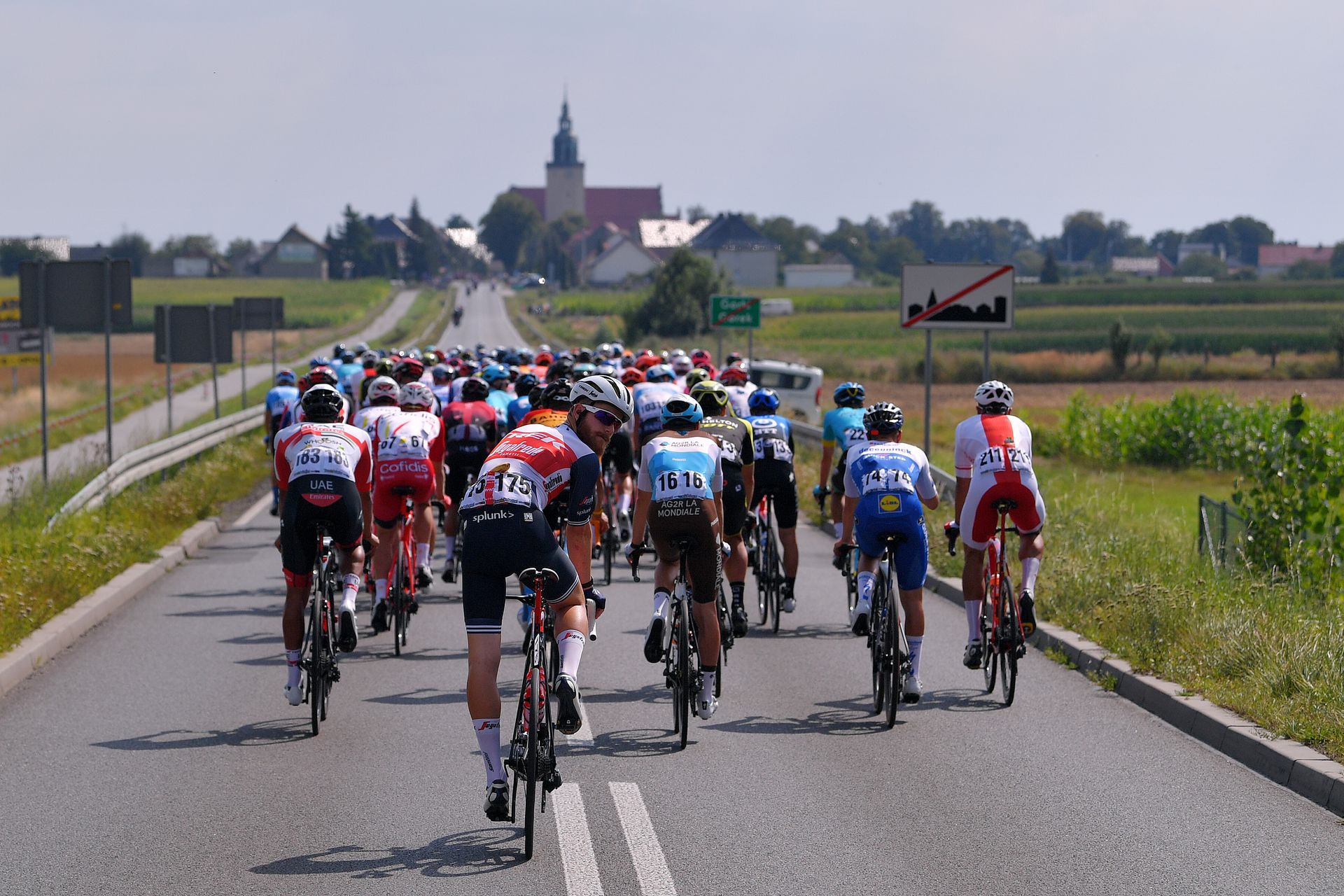 Polish cycling team skipped race to help evacuate Ukrainian citizens ...