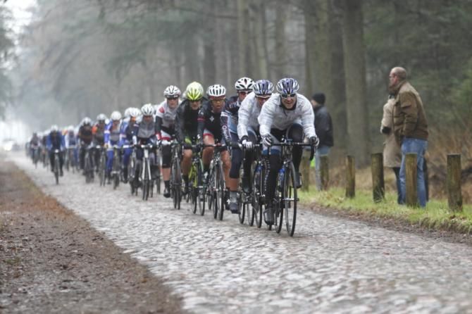 The long line of riders on the first cobbled section