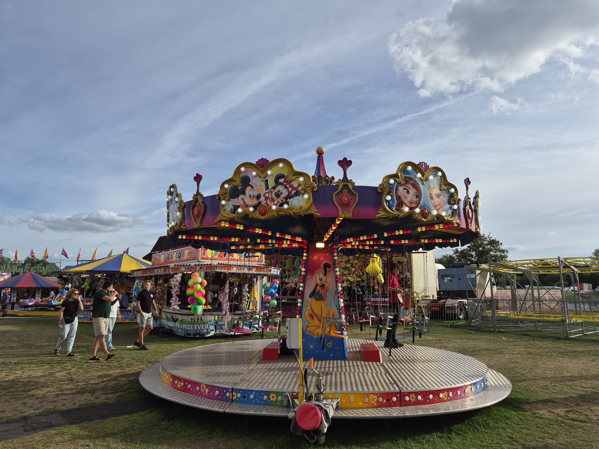 Camera Sample of a funfair captured on the Galaxy Z Flip 7 FE 