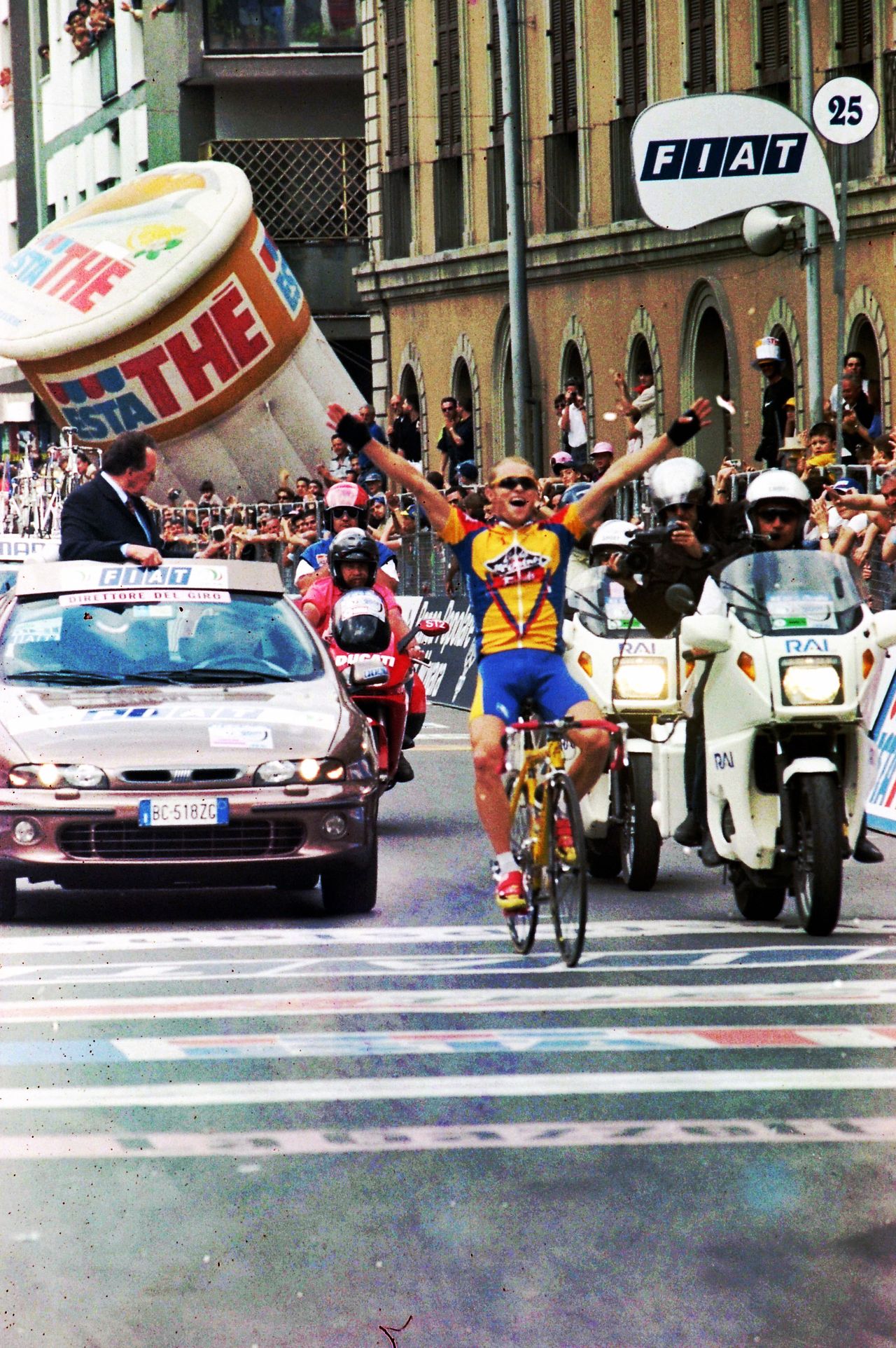 2000 Giro dItalia tappa 07 Vasto Teramo Linda Mc Cartney Mc Kenzie David Castellano Carmine Teramo