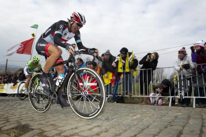 Fabian Cancellara (RadioShack Leopard) flies up the Paterberg while Peter Sagan (Cannondale) begins to lose contact.