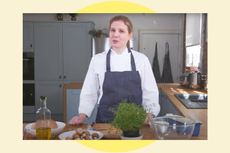 Chantelle Nicolson demonstrating how to make mushroom pate