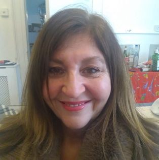 Lynne Wallis's avatar