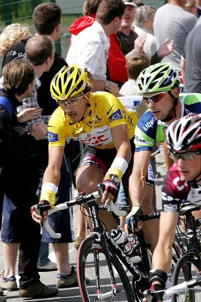 Cancellara focus' on the road ahead