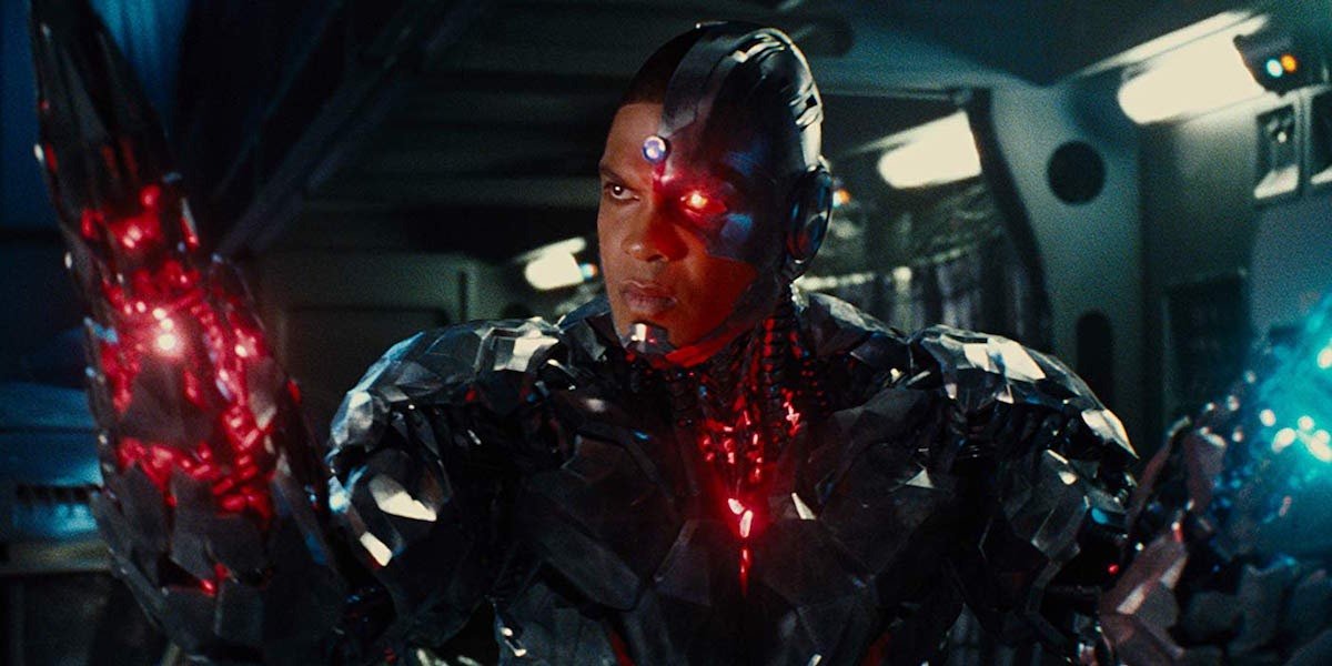 Justice League Ray Fisher transforms his Cyborg arm into a weapon