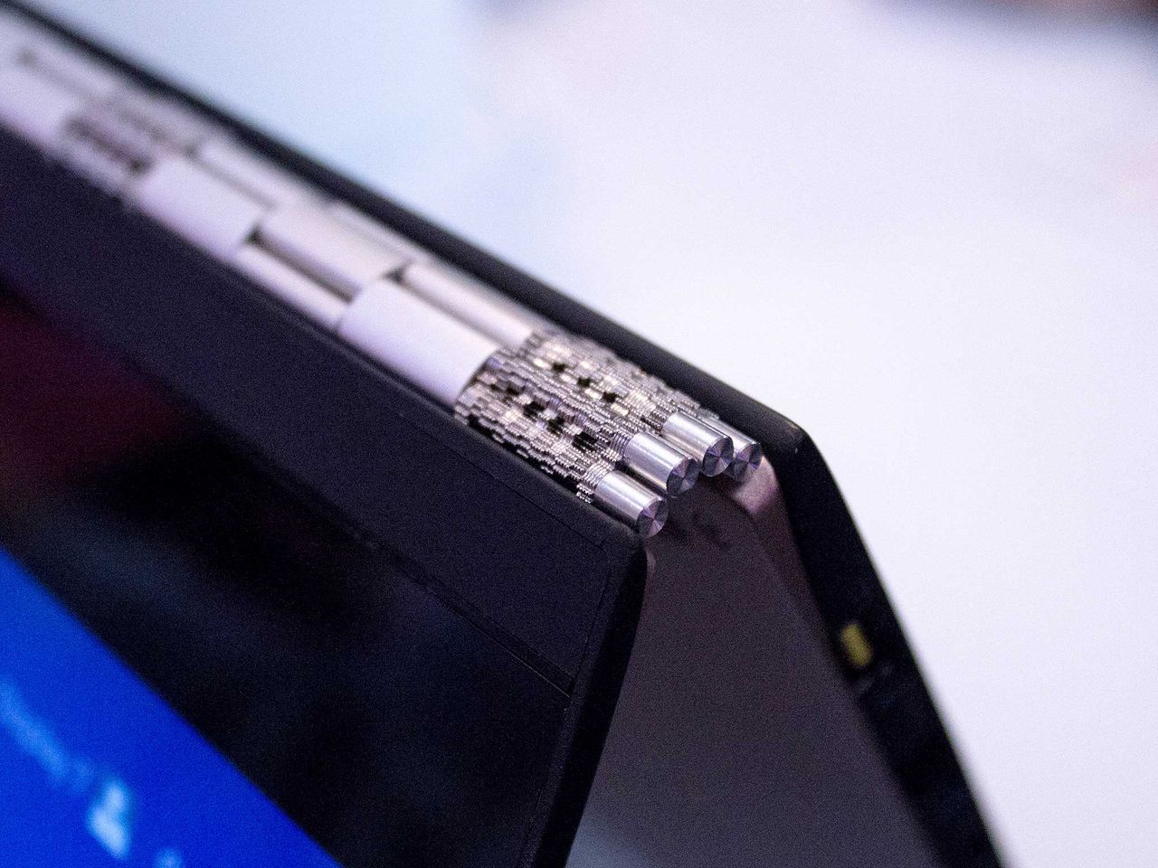 Lenovo Yoga Pro 3 hinge