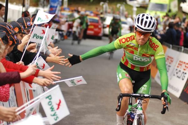Sprints leader Pieter Ghyllebert goes to sign in