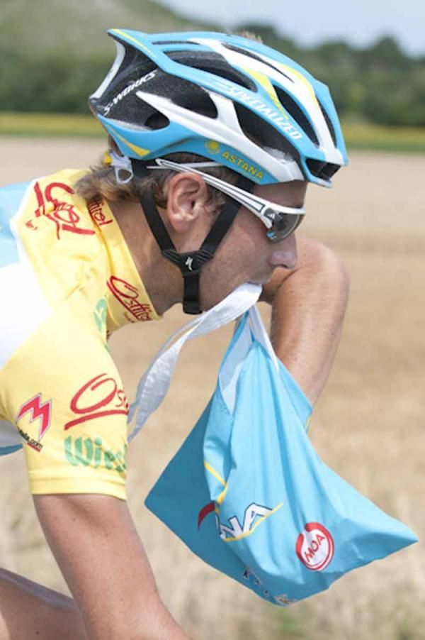 A mouthful for yellow jersey Fredrik Kessiakoff (Astana)