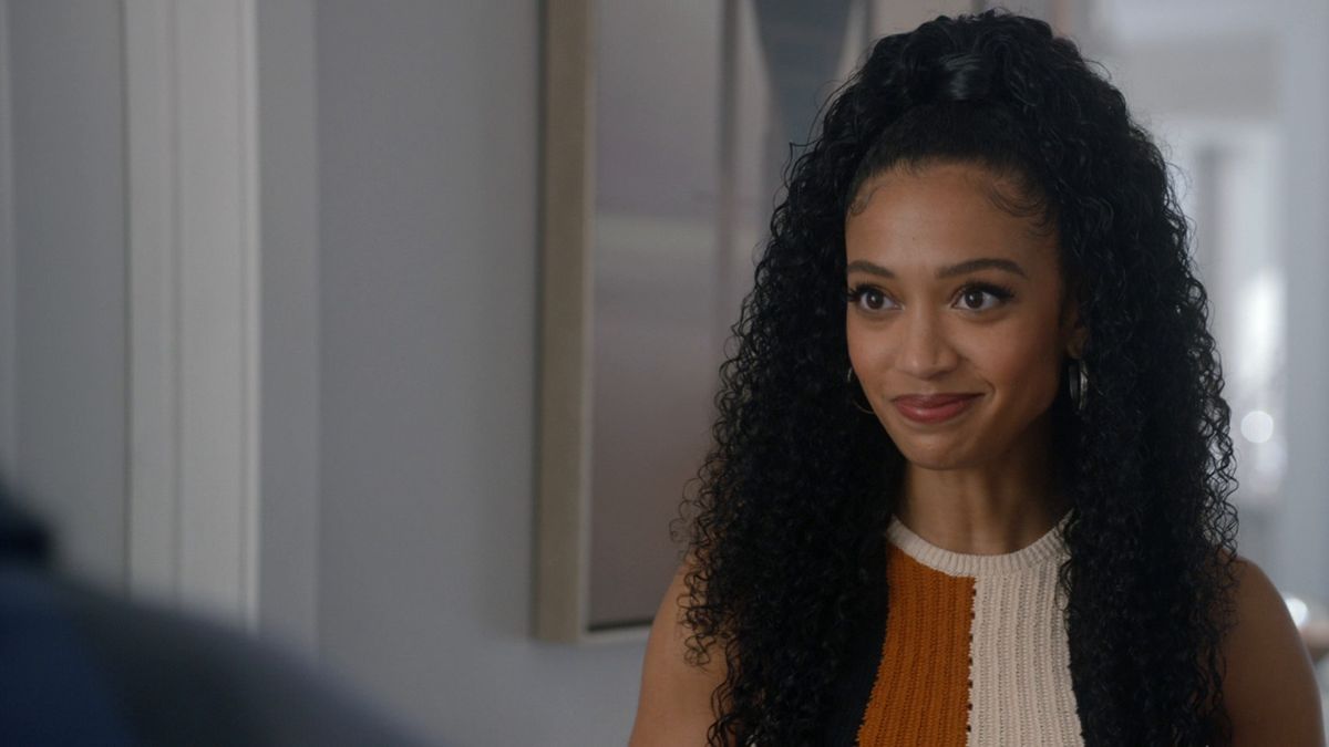 Samantha Logan as Olivia smiling in All American