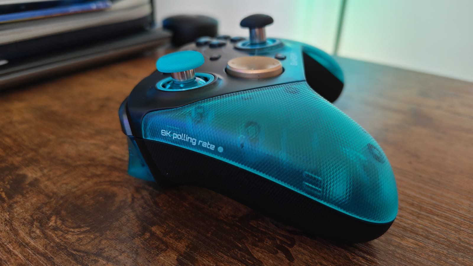 A side-on image of the GameSir G7 Pro 8K PC showing its "8K polling rate" branding