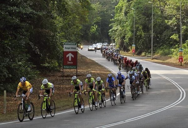 Thomas Erler (Tabriz Petrochemicals) takes his race leadership seriously on stage five