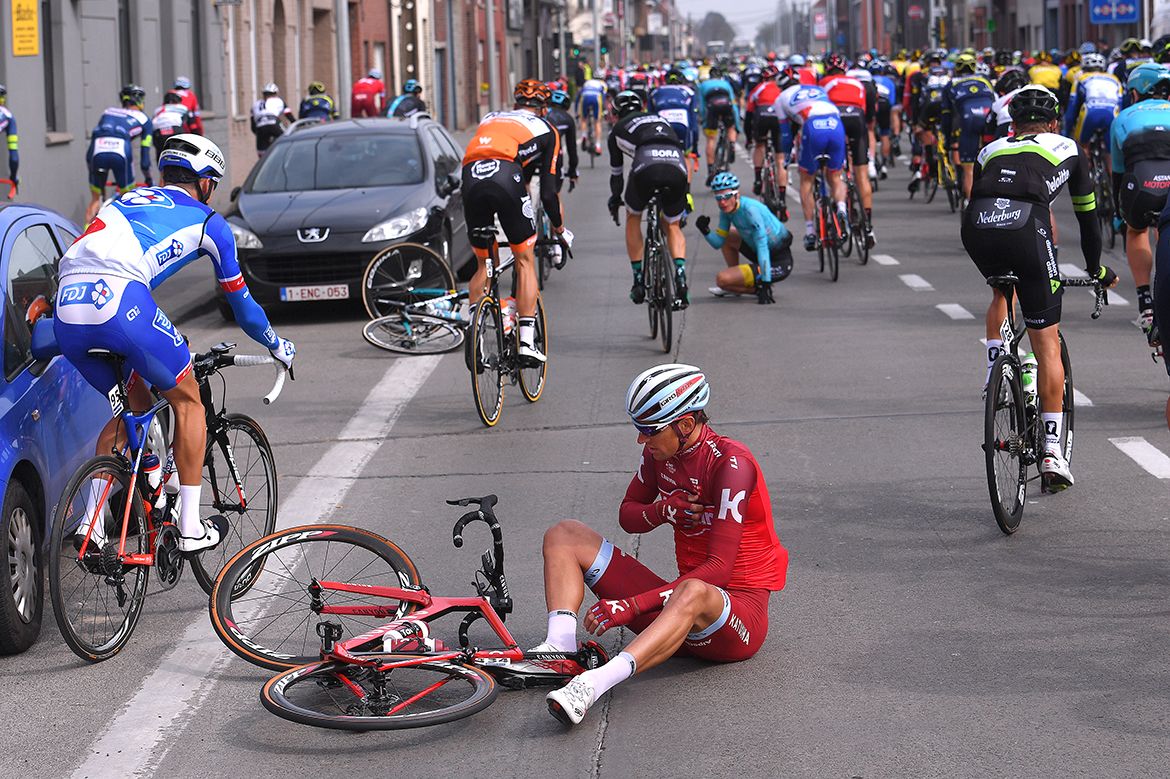 Reto Hollenstein (Katusha-Alpecin) in an early crash