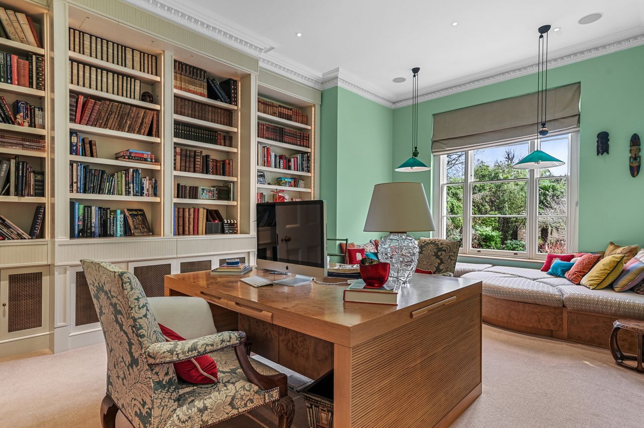 Images of a home in Vanbrugh terrace