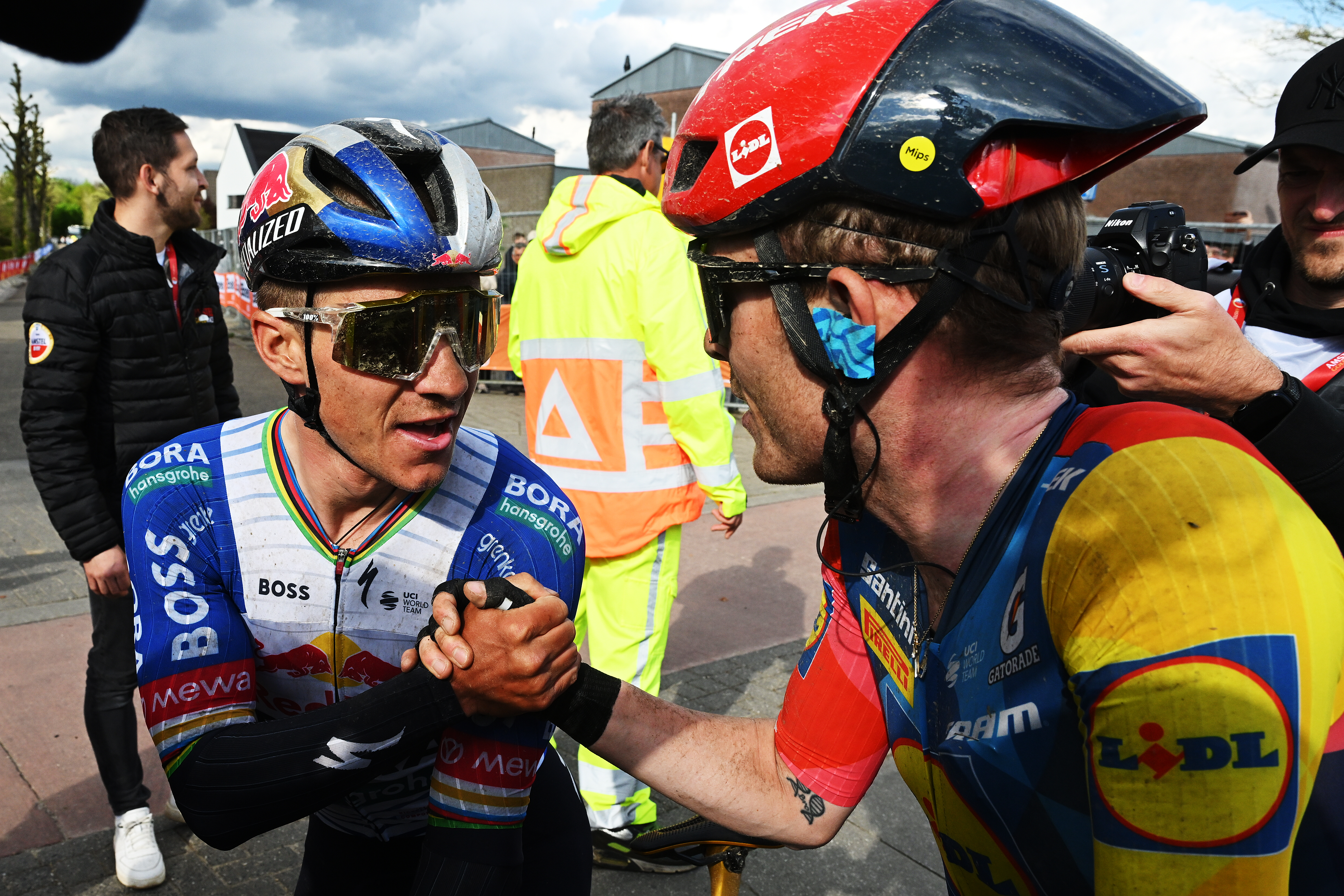 VALKENBURG, NETHERLANDS - APRIL 19: (L-R) Race winner, Remco Evenepoel of Belgium and Team Red Bull - BORA - hansgrohe and the second classified Mattias Skjelmose of Denmark and Team Lidl - Trek congratulate each other after the 60th Amstel Gold Race 2026 - Men&amp;amp;apos;s Elite a 257.2km one day race from Maastricht to Valkenburg / #UCIWT / on April 19, 2026 in Valkenburg, Netherlands. (Photo by Dario Belingheri/Getty Images)