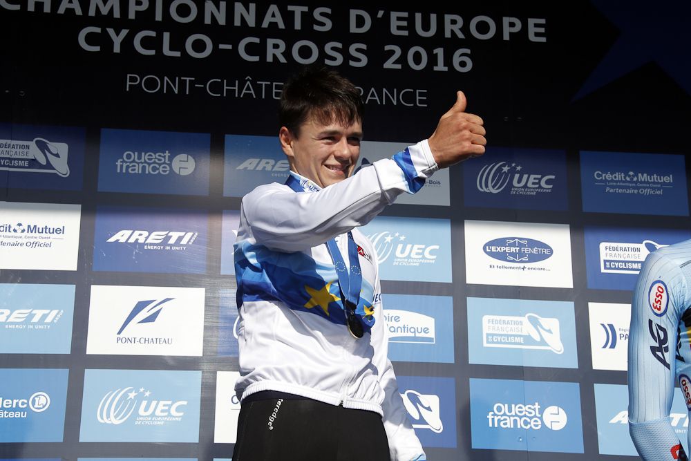 Thomas Pidcock (Great Britain) on the European championships podium.